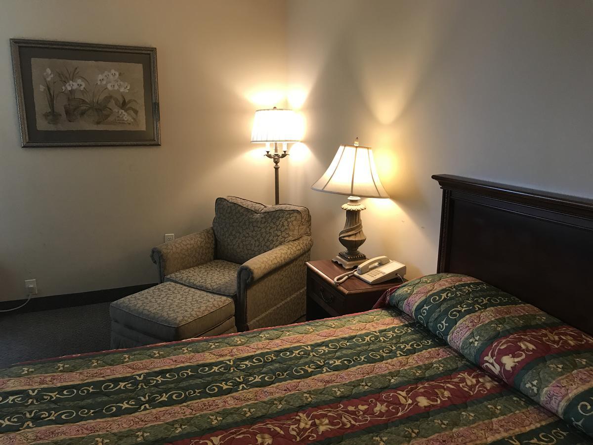 Lititz Inn And Suites Bagian luar foto
