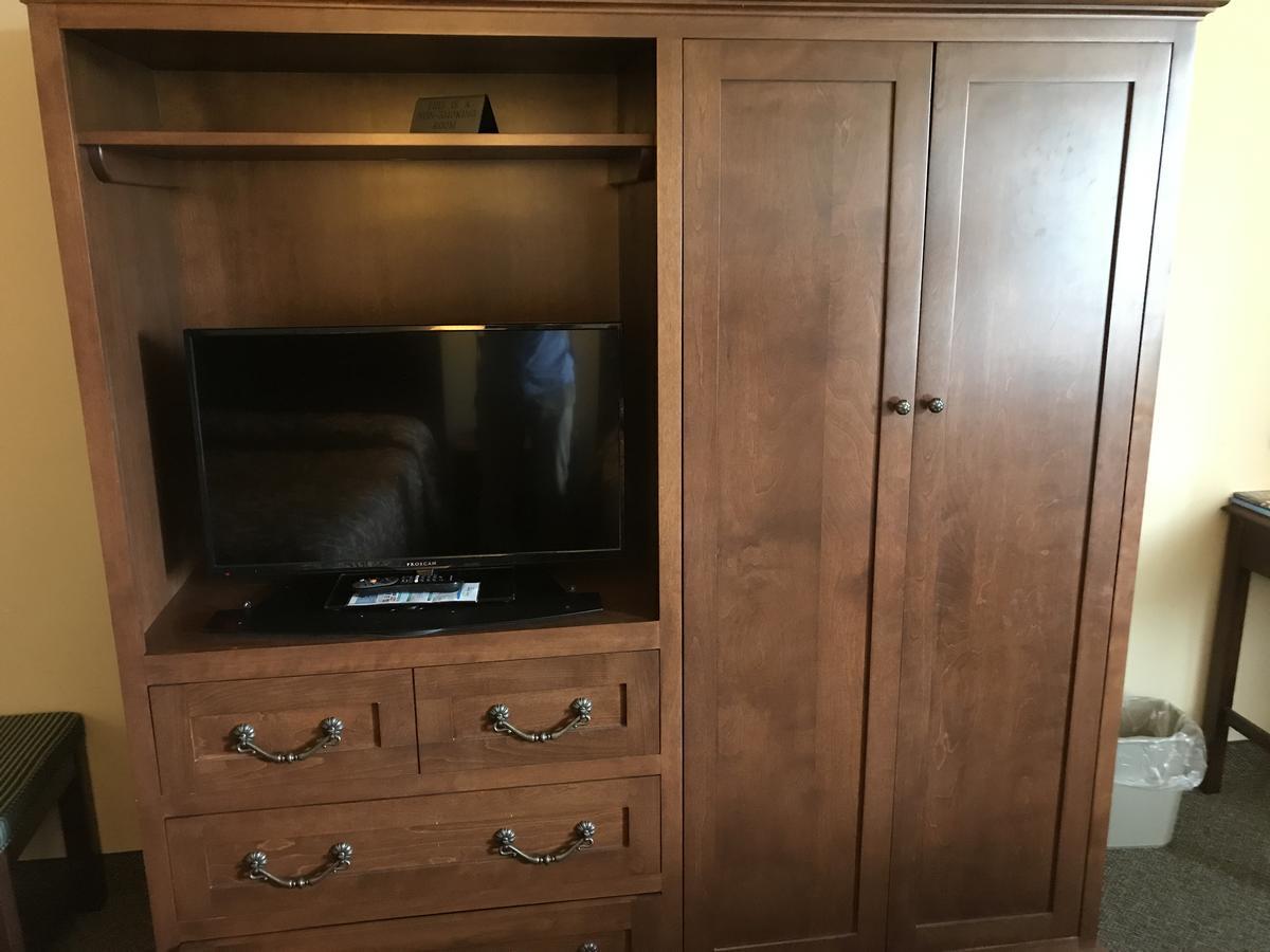 Lititz Inn And Suites Bagian luar foto